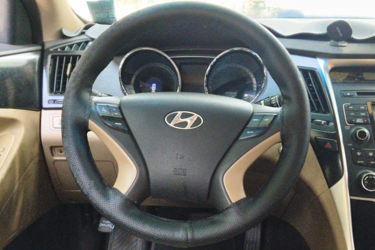Used Hyundai Sonata 2013 2.0L Automatic Luxury Edition Steering Wheel