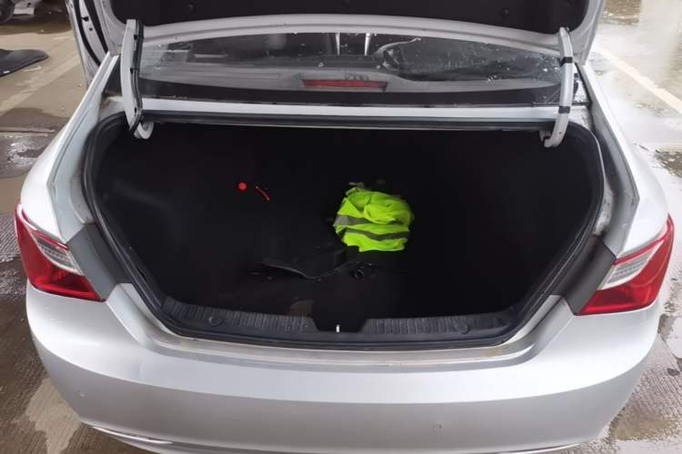 Used Hyundai Sonata 2013 2.0L Automatic Leading Edition Trunk