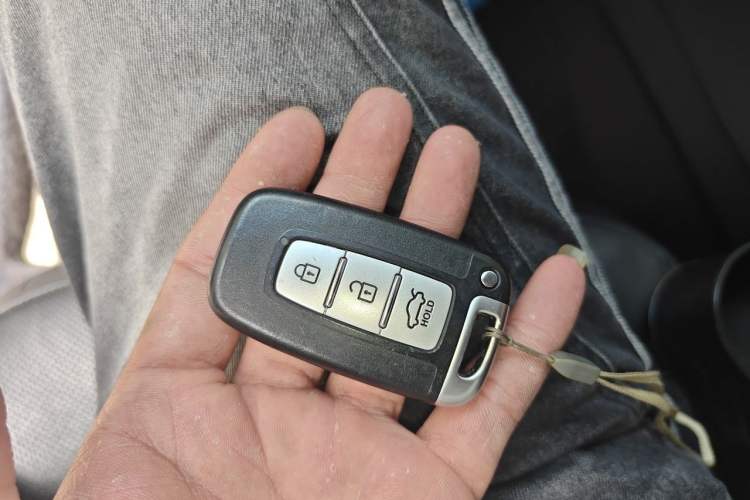 Used Hyundai Sonata 2013 2.0L Automatic Luxury Edition Vehicle Key