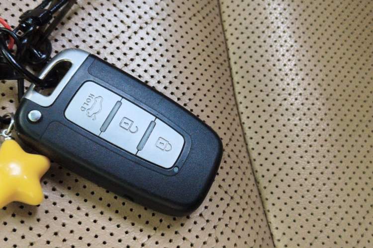 Used Hyundai Sonata 2013 2.0L Automatic Luxury Edition Vehicle Key