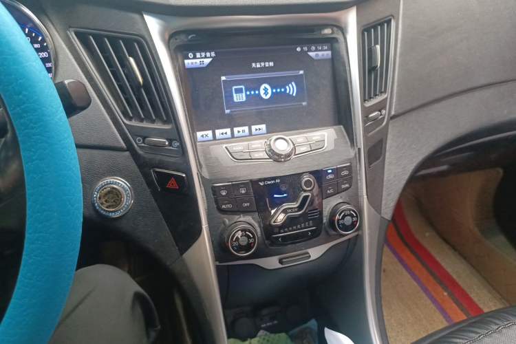 Used Hyundai Sonata 2013 2.0L Automatic Luxury Edition Audio And AC Panel