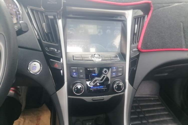 Used Hyundai Sonata 2013 2.0L Automatic Luxury Edition Audio And AC Panel