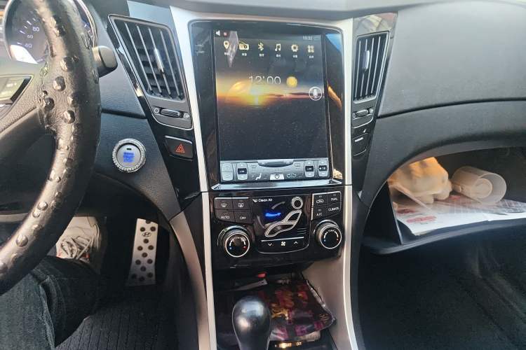 Used Hyundai Sonata 2013 2.4L Automatic Prestige Version China IV Standard Audio And AC Panel