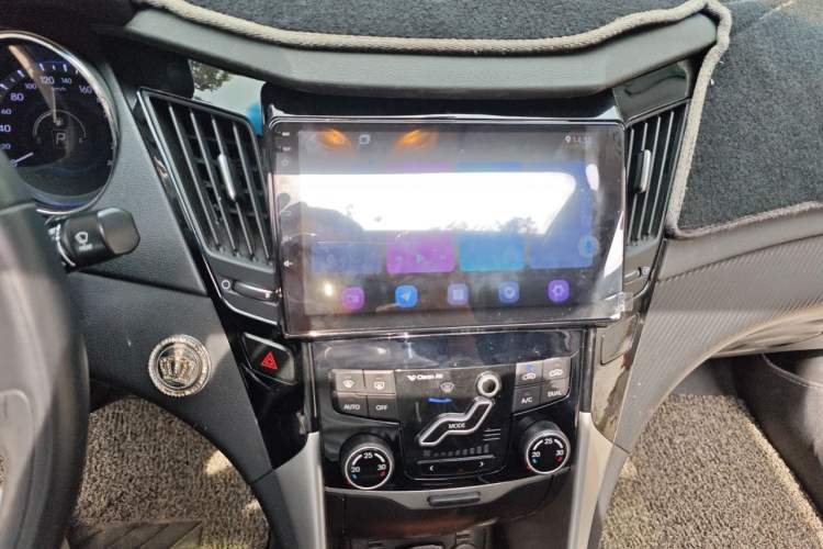 Used Hyundai Sonata 2013 2.4L Automatic Prestige Version China IV Standard Audio And AC Panel