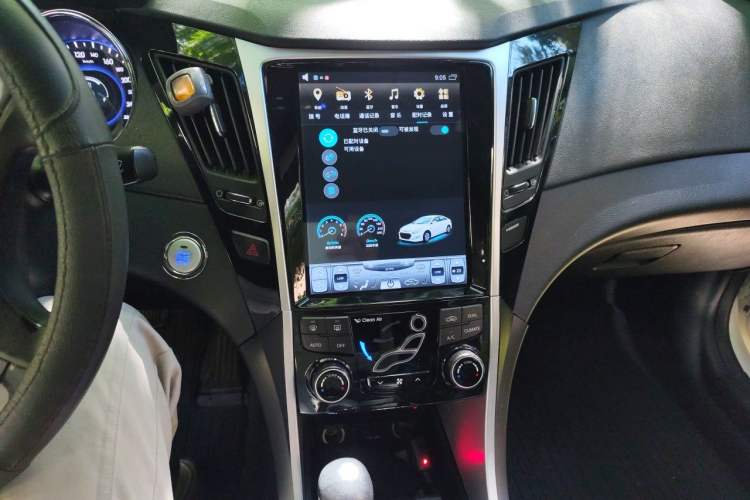 Used Hyundai Sonata 2013 2.4L Automatic Luxury Version China IV Standard Audio And AC Panel