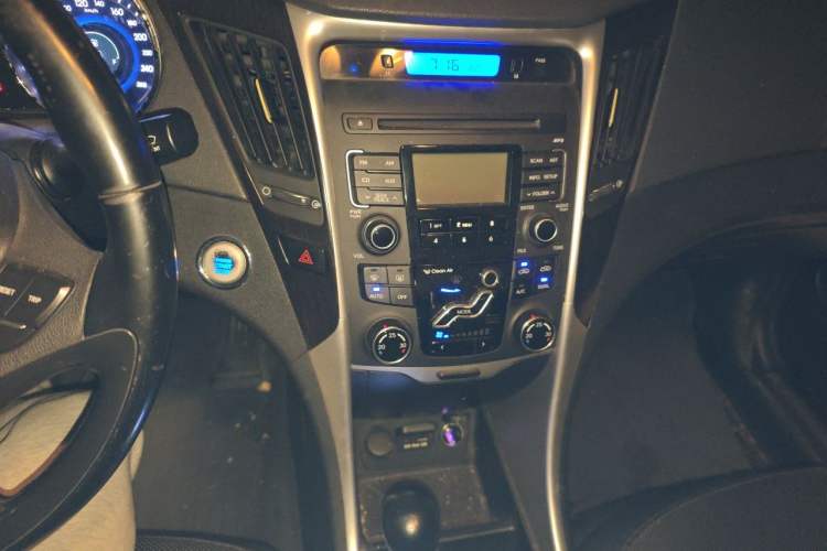 Used Hyundai Sonata 2013 2.4L Automatic Leading Edition China IV Standard Audio And AC Panel