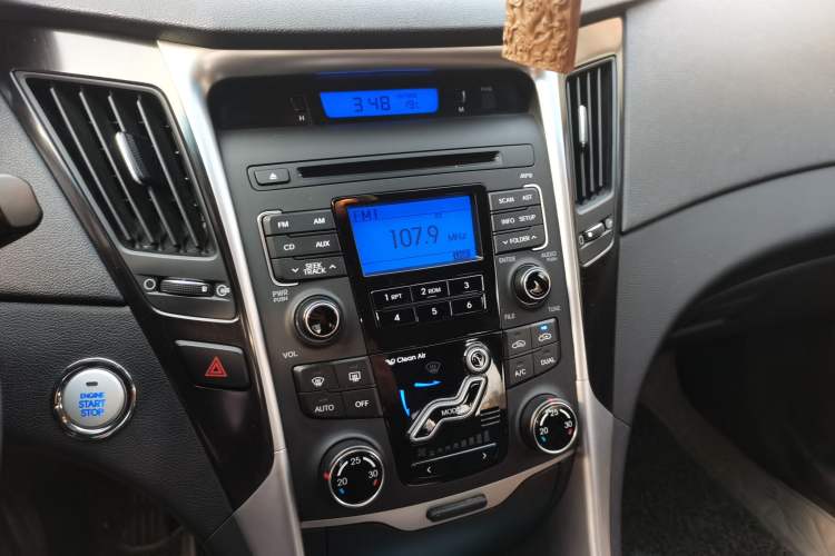 Used Hyundai Sonata 2013 2.4L Automatic Leading Edition China IV Standard Audio And AC Panel
