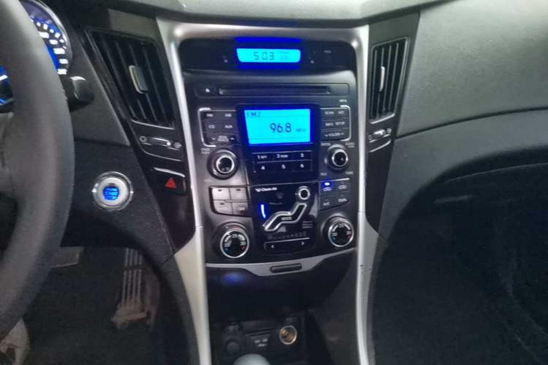 Used Hyundai Sonata 2013 2.0L Automatic Luxury Edition Audio And AC Panel