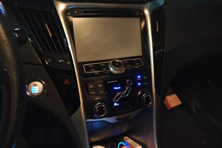 Used Hyundai Sonata 2013 2.4L Automatic Leading Edition China IV Standard Audio And AC Panel