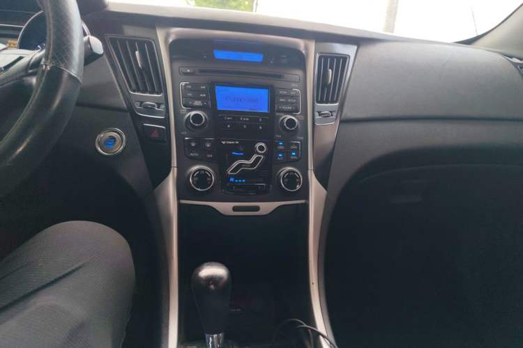 Used Hyundai Sonata 2013 2.0L Automatic Luxury Edition Audio And AC Panel