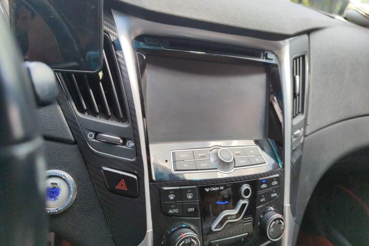 Used Hyundai Sonata 2013 2.0L Automatic Luxury Edition Audio And AC Panel