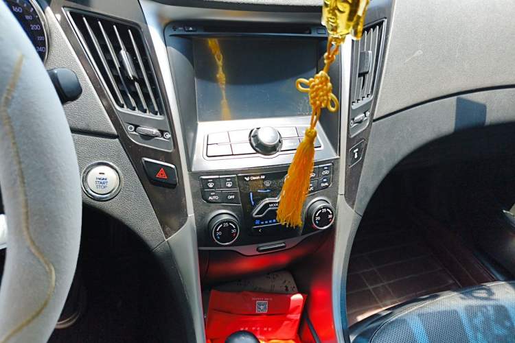 Used Hyundai Sonata 2013 2.0L Automatic Luxury Edition Audio And AC Panel