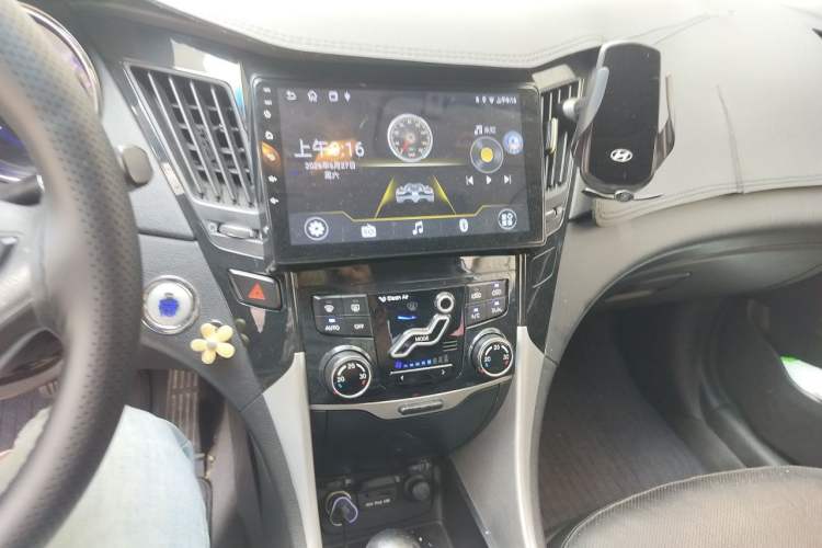 Used Hyundai Sonata 2013 2.0L Automatic Luxury Edition Audio And AC Panel