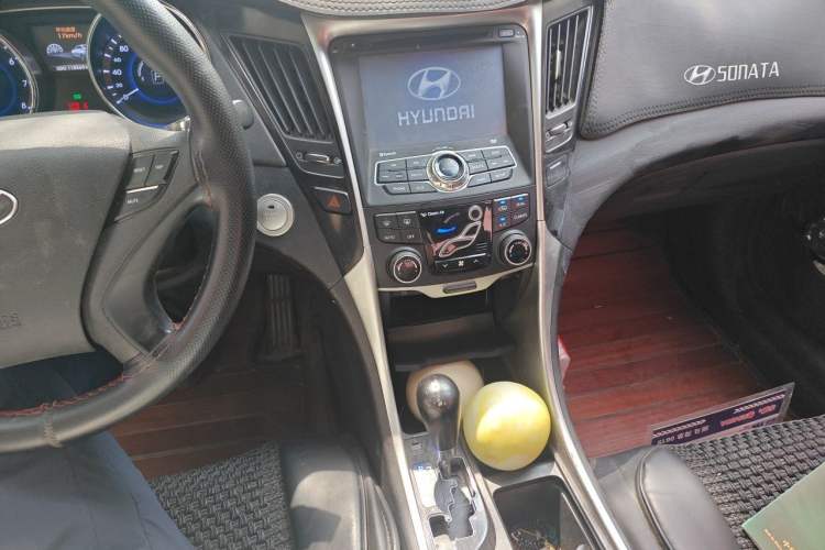 Used Hyundai Sonata 2013 2.4L Automatic Luxury Version China IV Standard Audio And AC Panel
