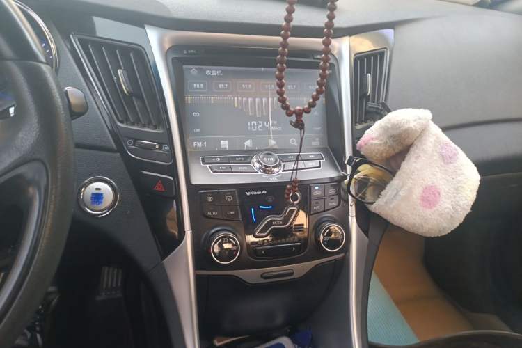 Used Hyundai Sonata 2013 2.0L Automatic Luxury Edition Audio And AC Panel