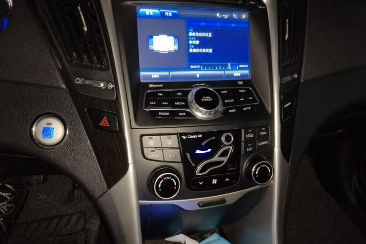 Used Hyundai Sonata 2013 2.4L Automatic Luxury Version China IV Standard Audio And AC Panel