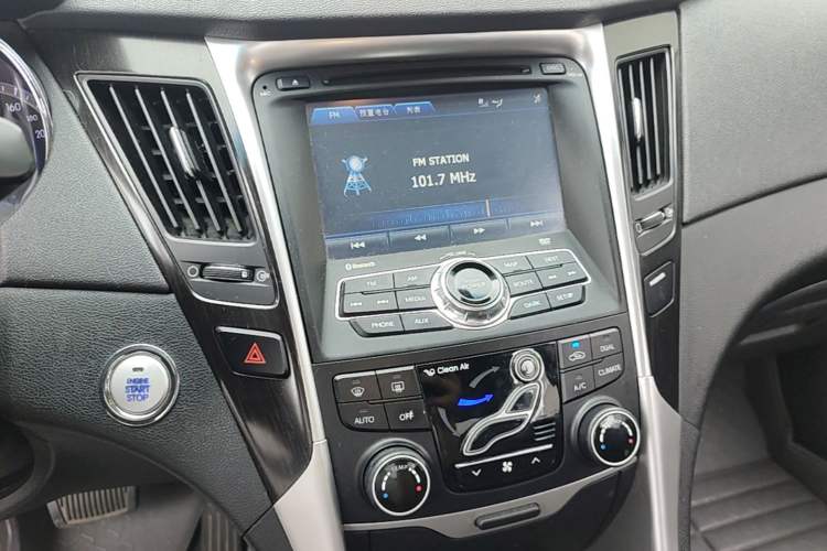Used Hyundai Sonata 2013 2.4L Automatic Luxury Version China V Standard Audio And AC Panel