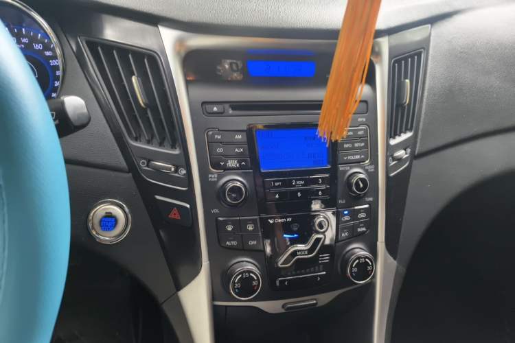 Used Hyundai Sonata 2013 2.0L Automatic Luxury Edition Audio And AC Panel