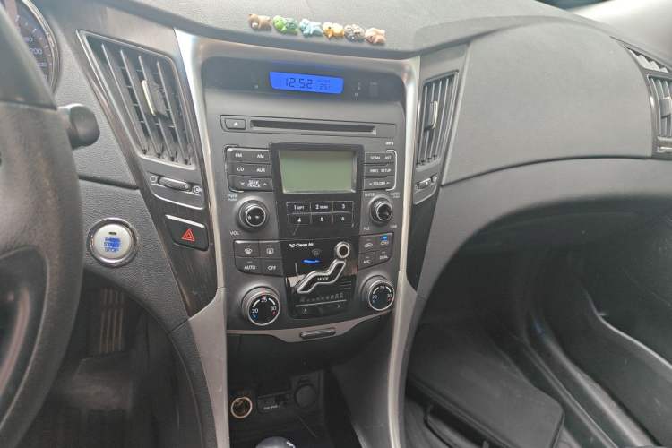 Used Hyundai Sonata 2013 2.0L Automatic Luxury Edition Audio And AC Panel