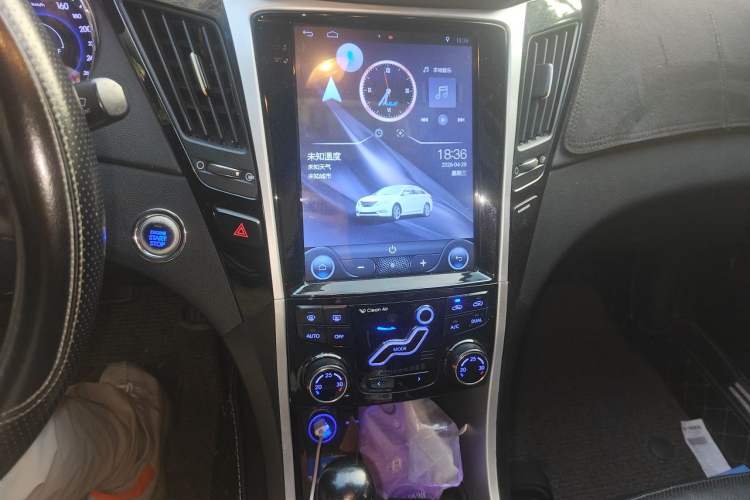 Used Hyundai Sonata 2013 2.0L Automatic Luxury Edition Audio And AC Panel