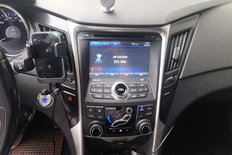 Used Hyundai Sonata 2013 2.4L Automatic Luxury Version China IV Standard Audio And AC Panel