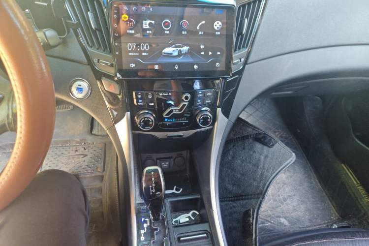 Used Hyundai Sonata 2013 2.0L Automatic Luxury Edition Audio And AC Panel