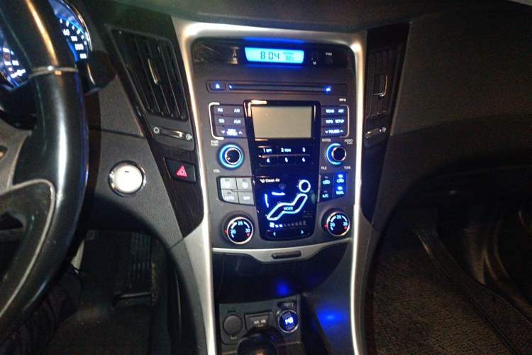 Used Hyundai Sonata 2013 2.0L Automatic Luxury Edition Audio And AC Panel