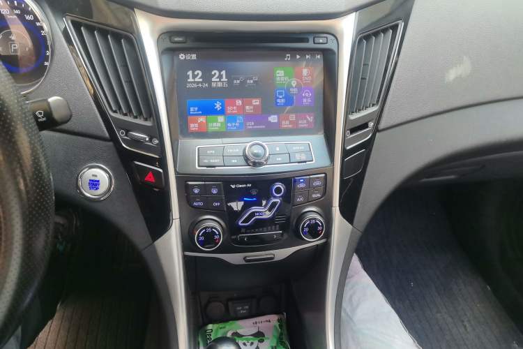 Used Hyundai Sonata 2013 2.0L Automatic Luxury Edition Audio And AC Panel