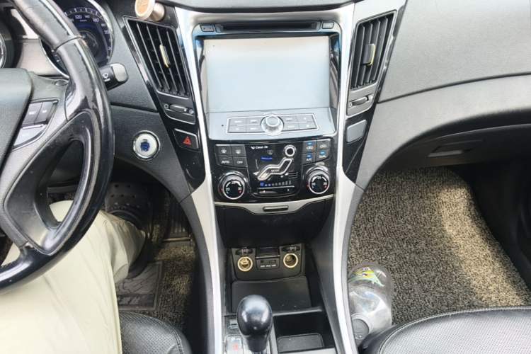 Used Hyundai Sonata 2013 2.0L Automatic Luxury Edition Audio And AC Panel