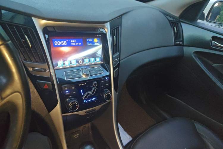 Used Hyundai Sonata 2013 2.0L Automatic Luxury Edition Audio And AC Panel