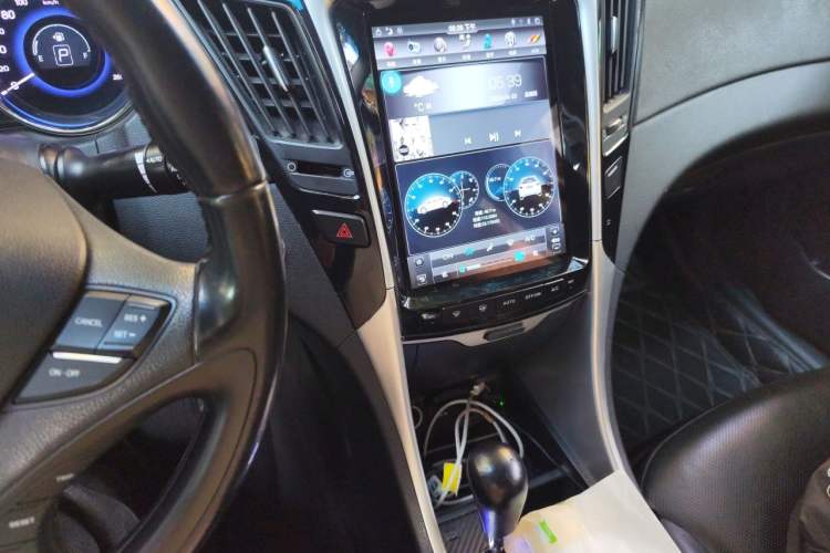 Used Hyundai Sonata 2013 2.4L Automatic Luxury Version China IV Standard Audio And AC Panel