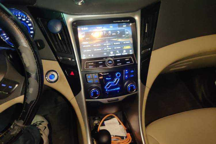Used Hyundai Sonata 2013 2.0L Automatic Luxury Edition Audio And AC Panel