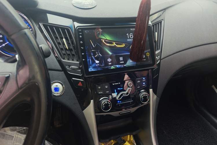 Used Hyundai Sonata 2013 2.0L Automatic Luxury Edition Audio And AC Panel