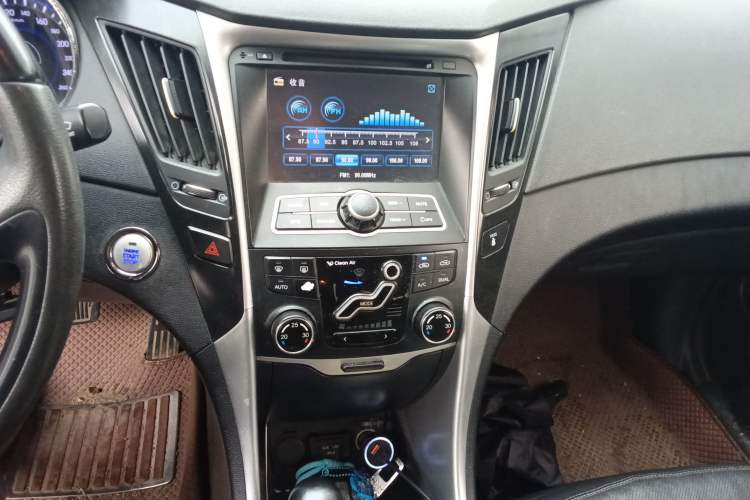 Used Hyundai Sonata 2013 2.0L Automatic Luxury Edition Audio And AC Panel