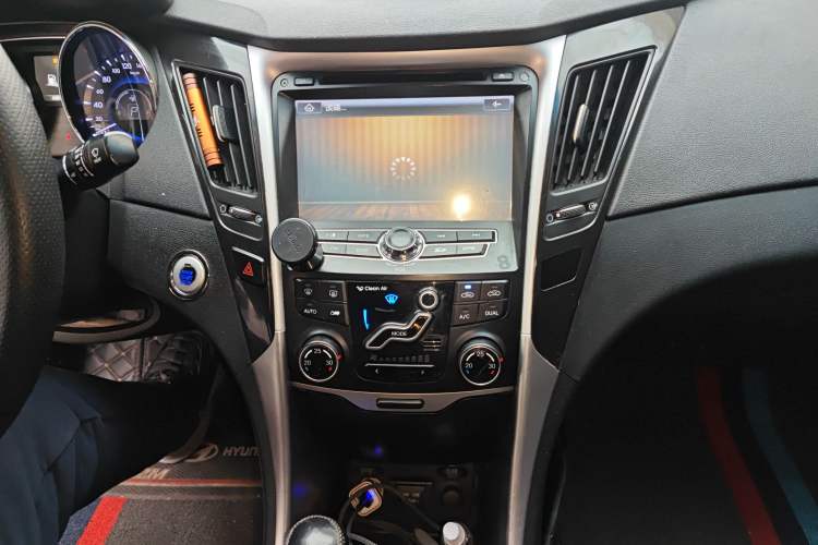 Used Hyundai Sonata 2013 2.4L Automatic Leading Edition China IV Standard Audio And AC Panel