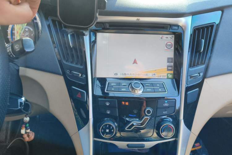 Used Hyundai Sonata 2013 2.0L Automatic Fashion Edition Audio And AC Panel
