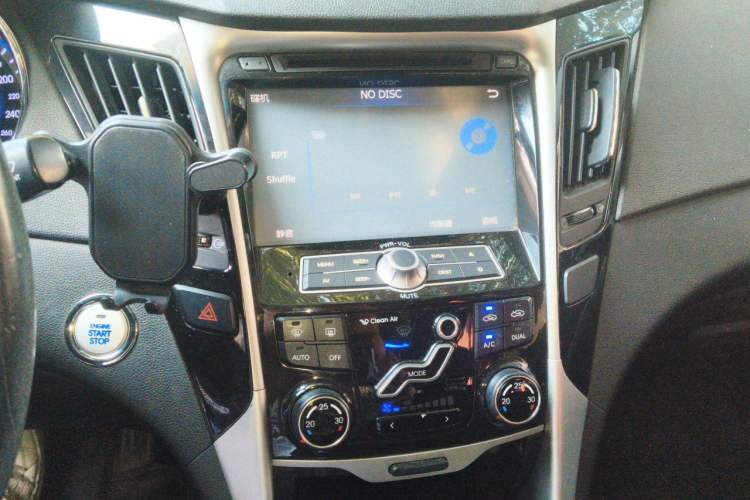 Used Hyundai Sonata 2013 2.4L Automatic Leading Edition China IV Standard Audio And AC Panel