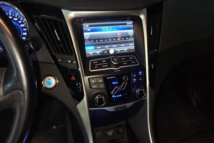 Used Hyundai Sonata 2013 2.4L Automatic Leading Edition China IV Standard Audio And AC Panel