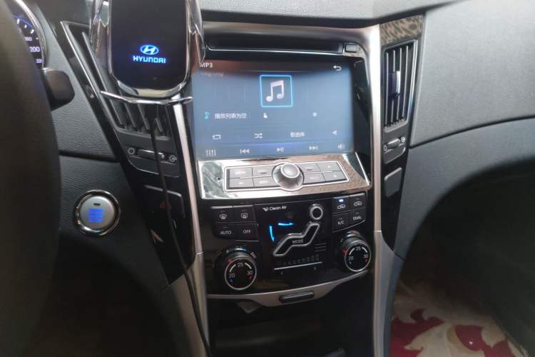 Used Hyundai Sonata 2013 2.0L Automatic Luxury Edition Audio And AC Panel