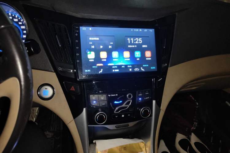 Used Hyundai Sonata 2013 2.0L Automatic Luxury Edition Audio And AC Panel