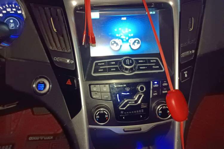 Used Hyundai Sonata 2013 2.4L Automatic Leading Edition China IV Standard Audio And AC Panel
