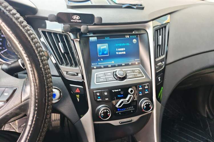 Used Hyundai Sonata 2013 2.0L Automatic Luxury Edition Audio And AC Panel