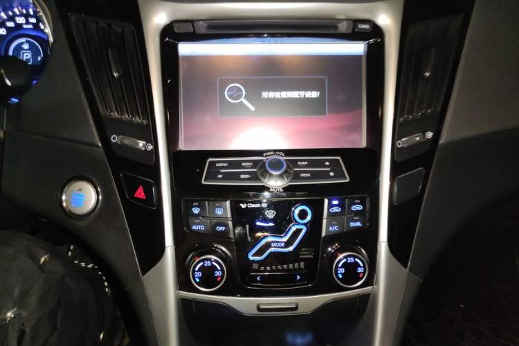 Used Hyundai Sonata 2013 2.0L Automatic Luxury Edition Audio And AC Panel