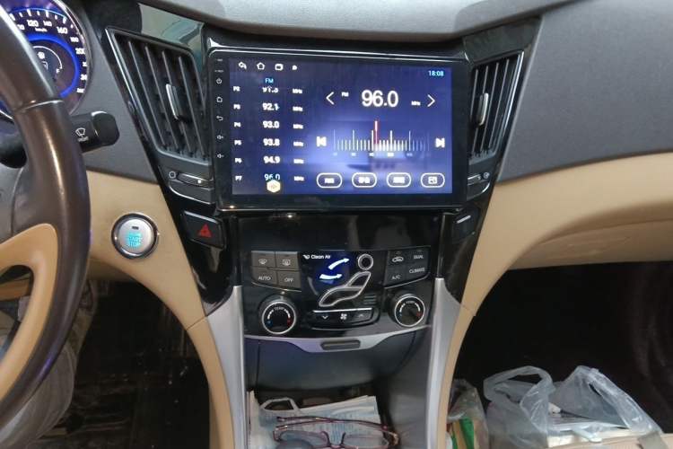 Used Hyundai Sonata 2013 2.4L Automatic Luxury Version China IV Standard Audio And AC Panel