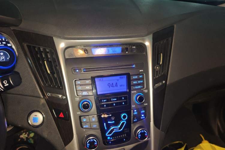 Used Hyundai Sonata 2013 2.0L Automatic Luxury Edition Audio And AC Panel