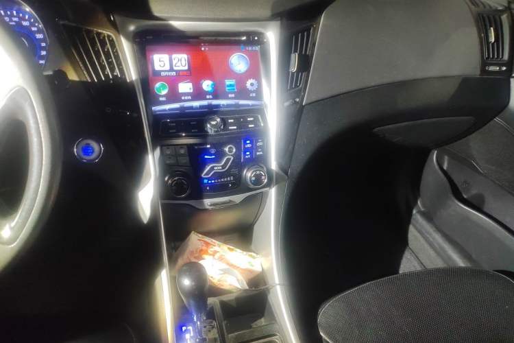 Used Hyundai Sonata 2013 2.0L Automatic Luxury Edition Audio And AC Panel