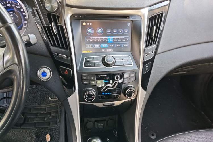 Used Hyundai Sonata 2013 2.0L Automatic Luxury Edition Audio And AC Panel