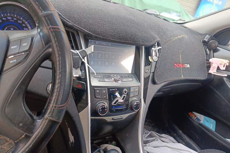 Used Hyundai Sonata 2013 2.0L Automatic Luxury Edition Audio And AC Panel