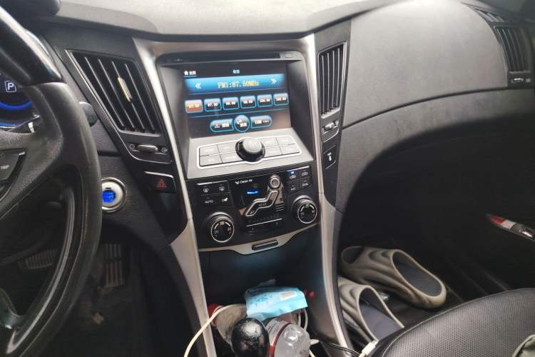 Used Hyundai Sonata 2013 2.0L Automatic Luxury Edition Audio And AC Panel