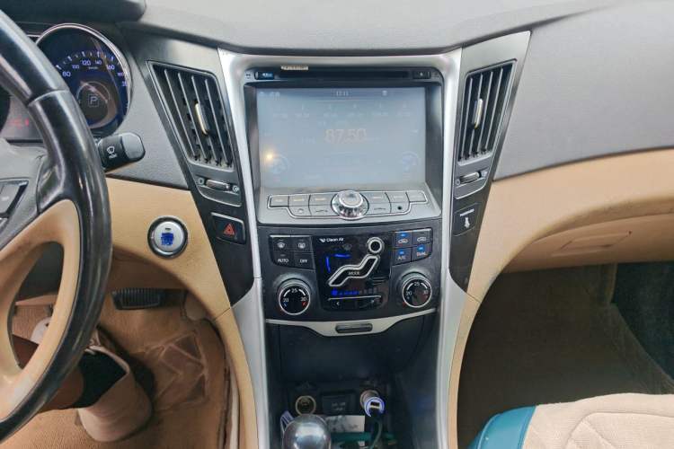 Used Hyundai Sonata 2013 2.4L Automatic Leading Edition China IV Standard Audio And AC Panel